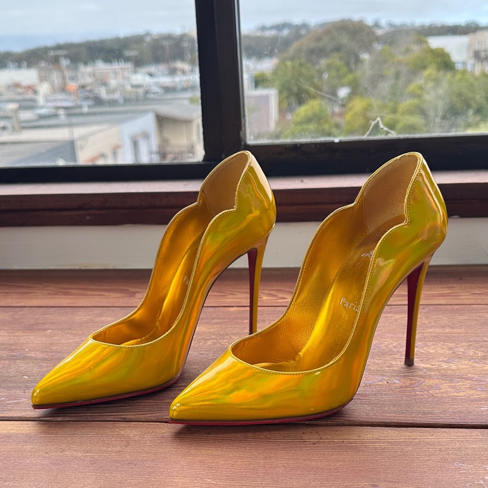 Christian louboutin gold hot chick 100mm